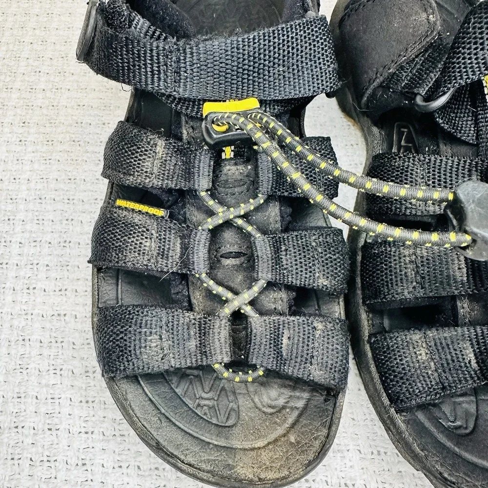 Keen Kids Newport H2 Sandals Waterproof Black Summer‎ Travel Hiking Fish -sz 2